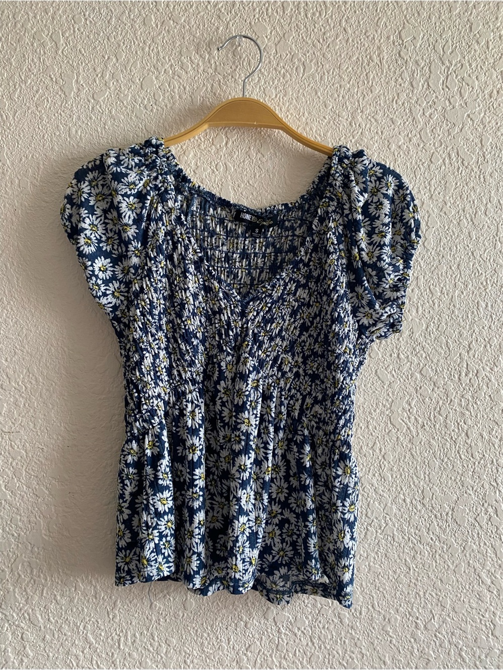 Honey and Sparkle Daisy Scrunch Top